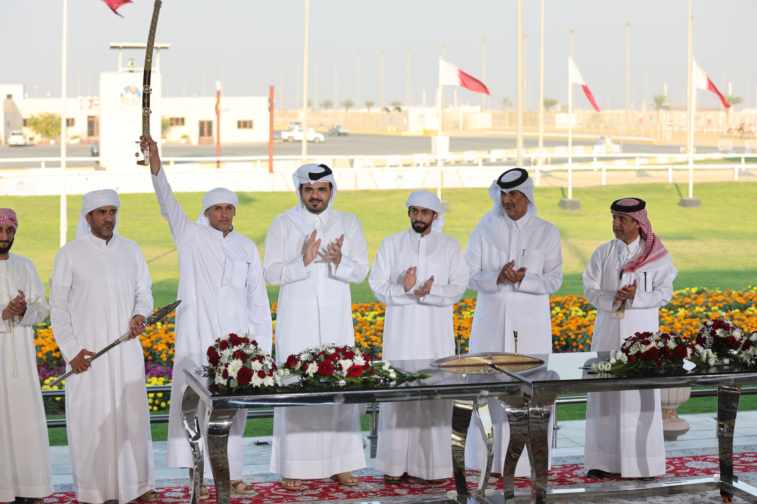 الشيخ جوعان بن حمد يتوج الفائزين برموز اليوم الختامي لسباق المؤسس